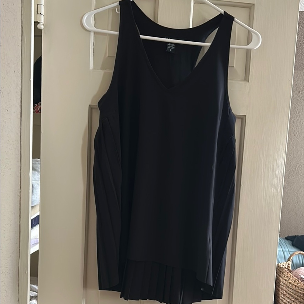 Athleta Swing Forward Pleated Sleeveless Top
